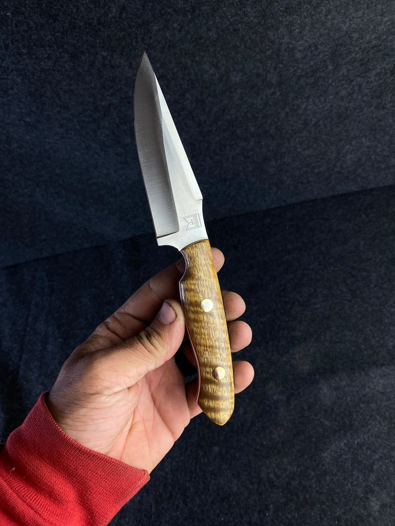 stainless hunter in curly mango