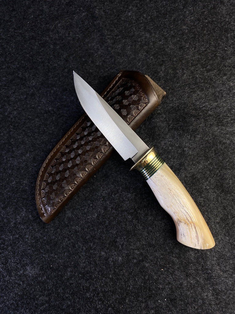 Drop point hunter with bighorn sheep