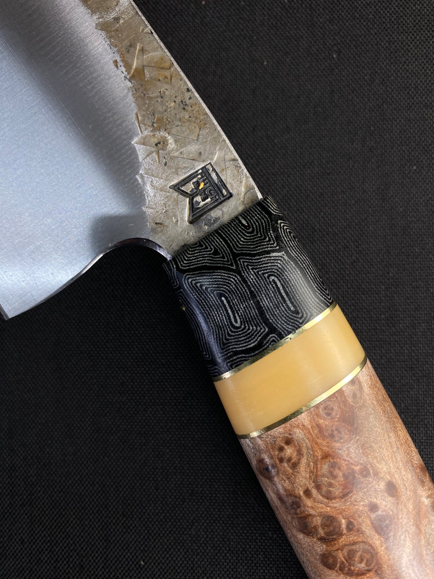 Spicy white chef with maple Burl